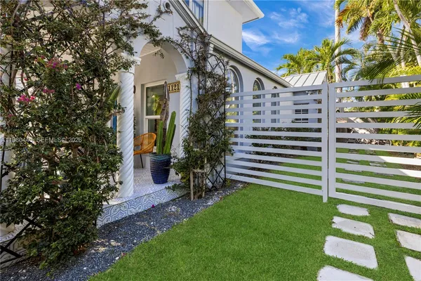 $12,000 | 1121 Northeast 85th Street, Miami, FL 33138