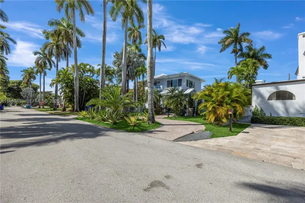 $12,000 | 1121 Northeast 85th Street, Miami, FL 33138