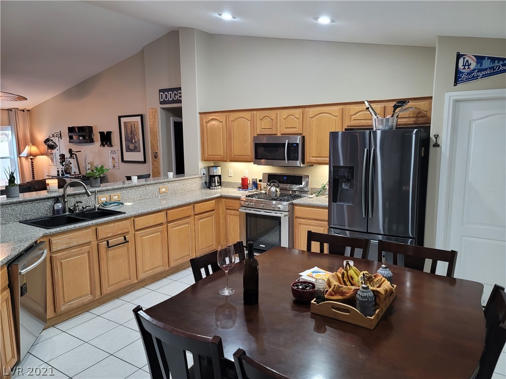 168 Ruby Ridge Avenue Henderson, NV 89002 - Photo 11 of 50 Gallery Image 11