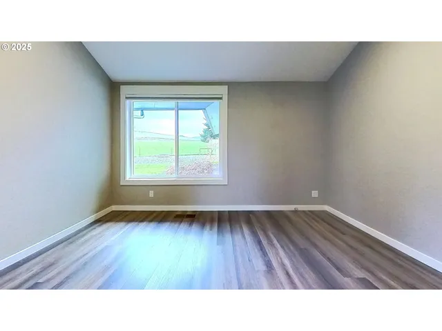 a black and white photo of a living room