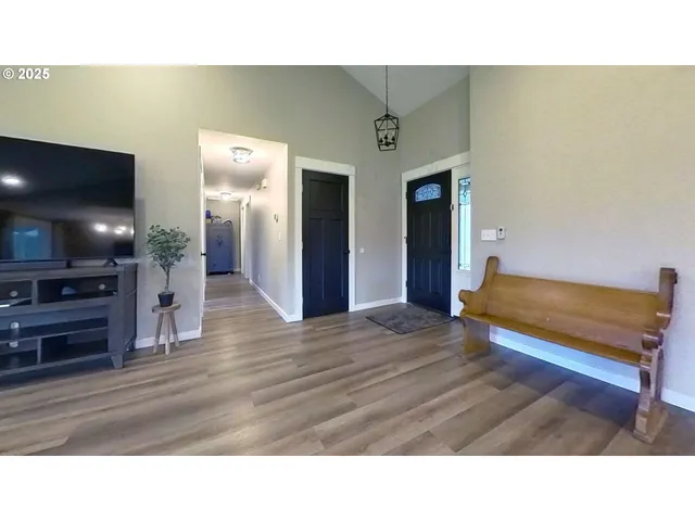 a black and white photo of a living room