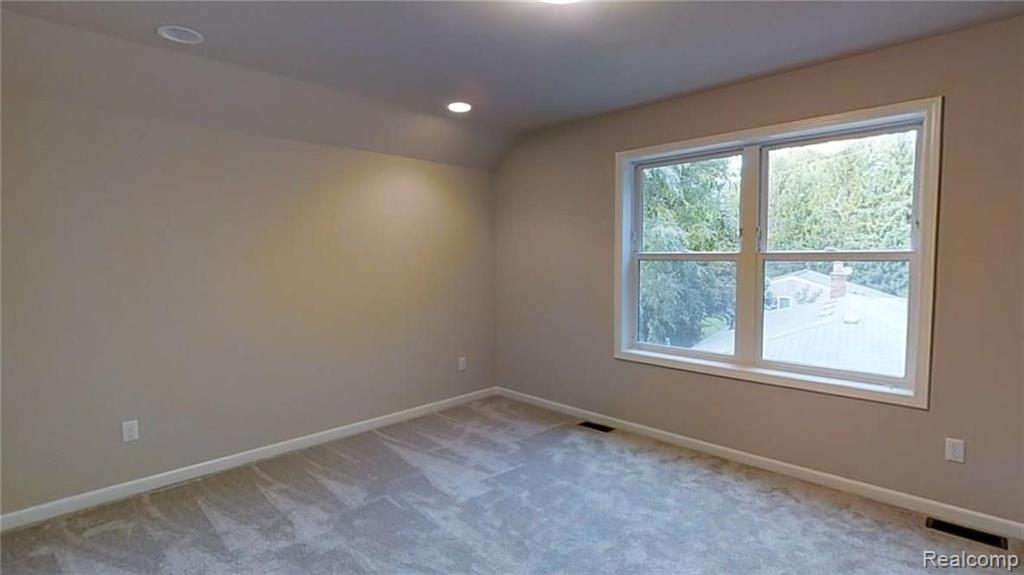 689 Romeo Road Rochester, MI 48307 - Photo 17 of 21