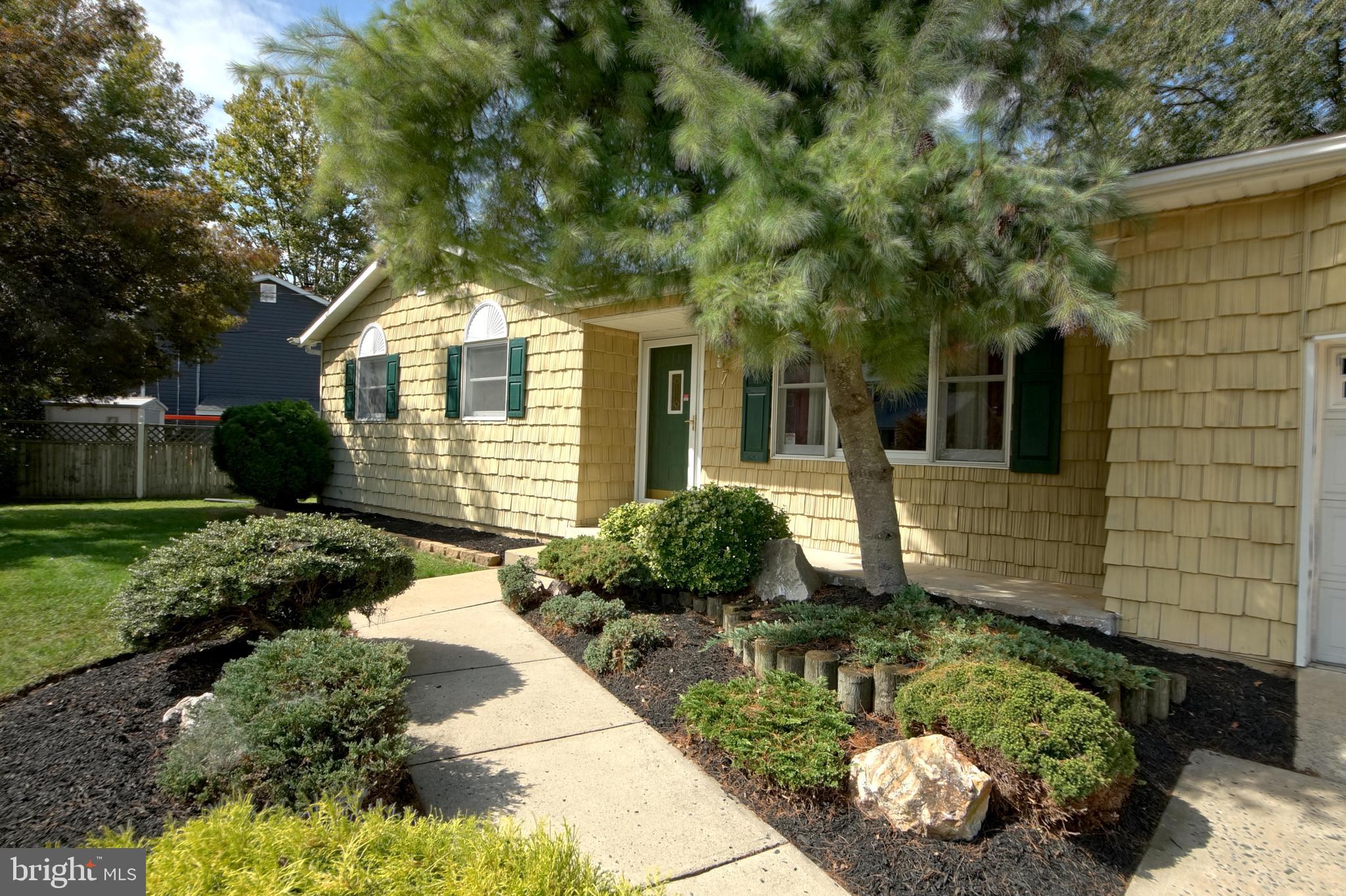 7 Edgemont Road Hamilton, NJ 08620 - Photo 3 of 37