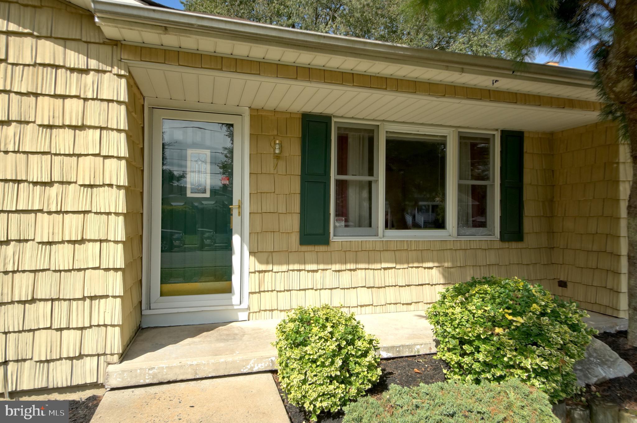 7 Edgemont Road Hamilton, NJ 08620 - Photo 4 of 37