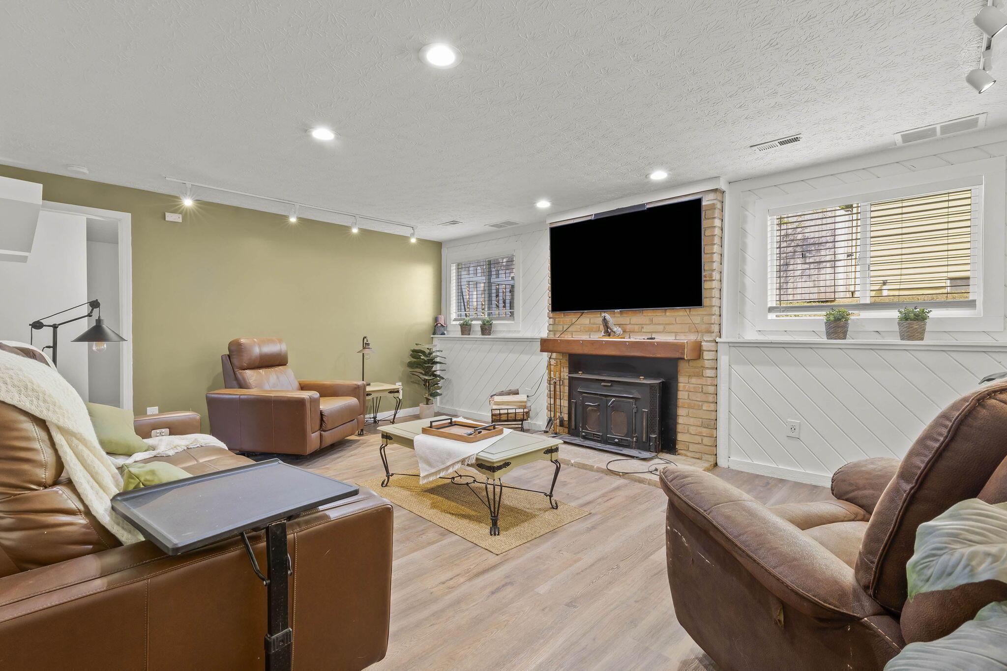 712 Cherrington Road Westerville, OH 43081 - Photo 25 of 45 Family Room