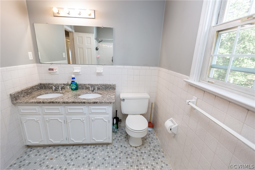 57 Goodward Road Richmond, VA 23236 - Photo 28 of 33 Upstairs hall bathroom