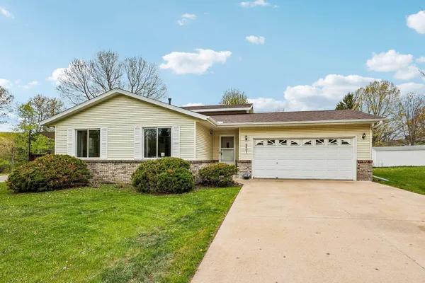 $299,900 | 931 Chestnut Street, Taylors Falls, MN 55084