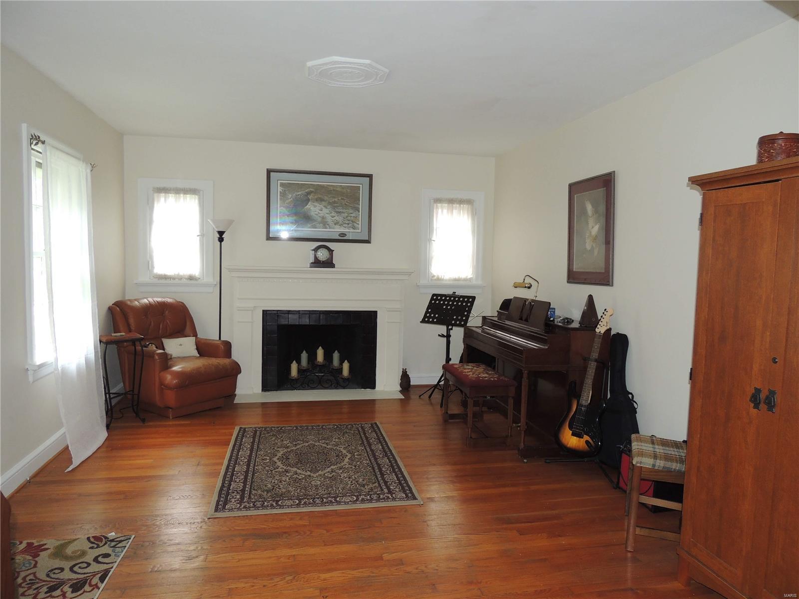 1057 Roth Avenue St. Louis, MO 63130 - Photo 2 of 15 Gallery Image 2