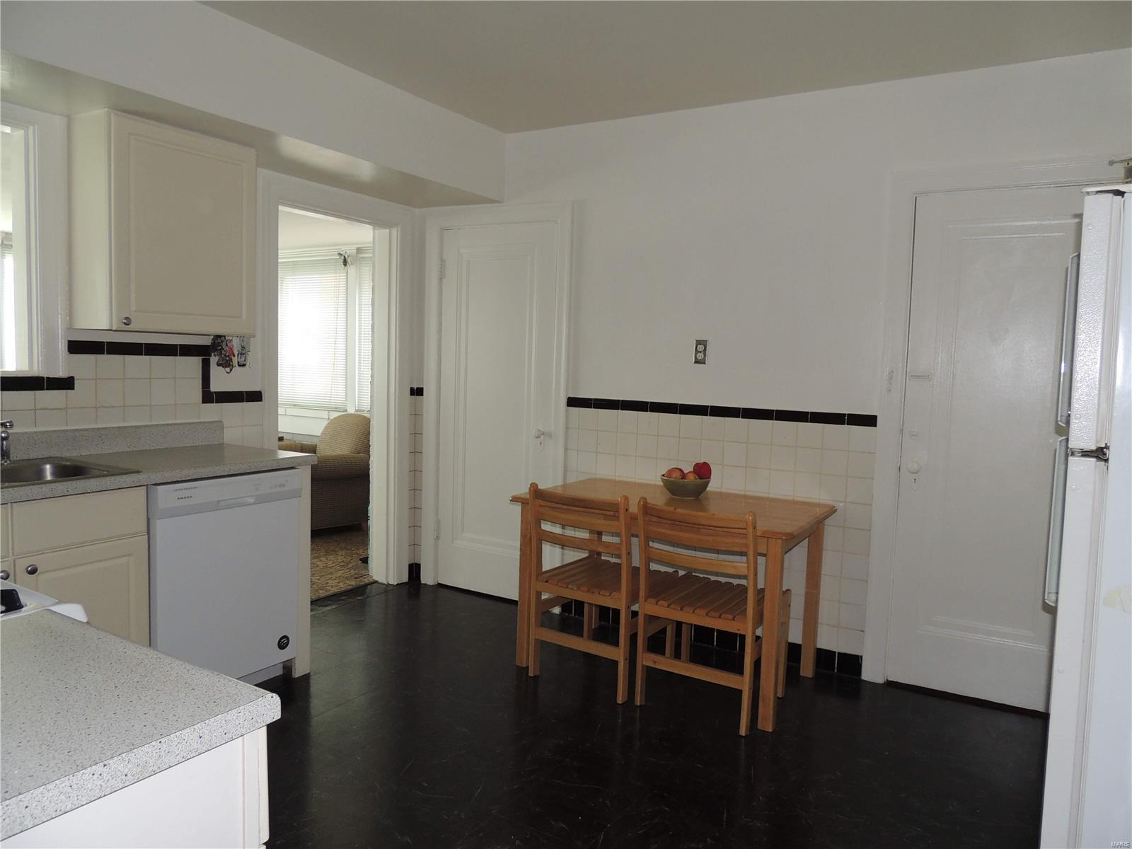 1057 Roth Avenue St. Louis, MO 63130 - Photo 6 of 15 Gallery Image 6