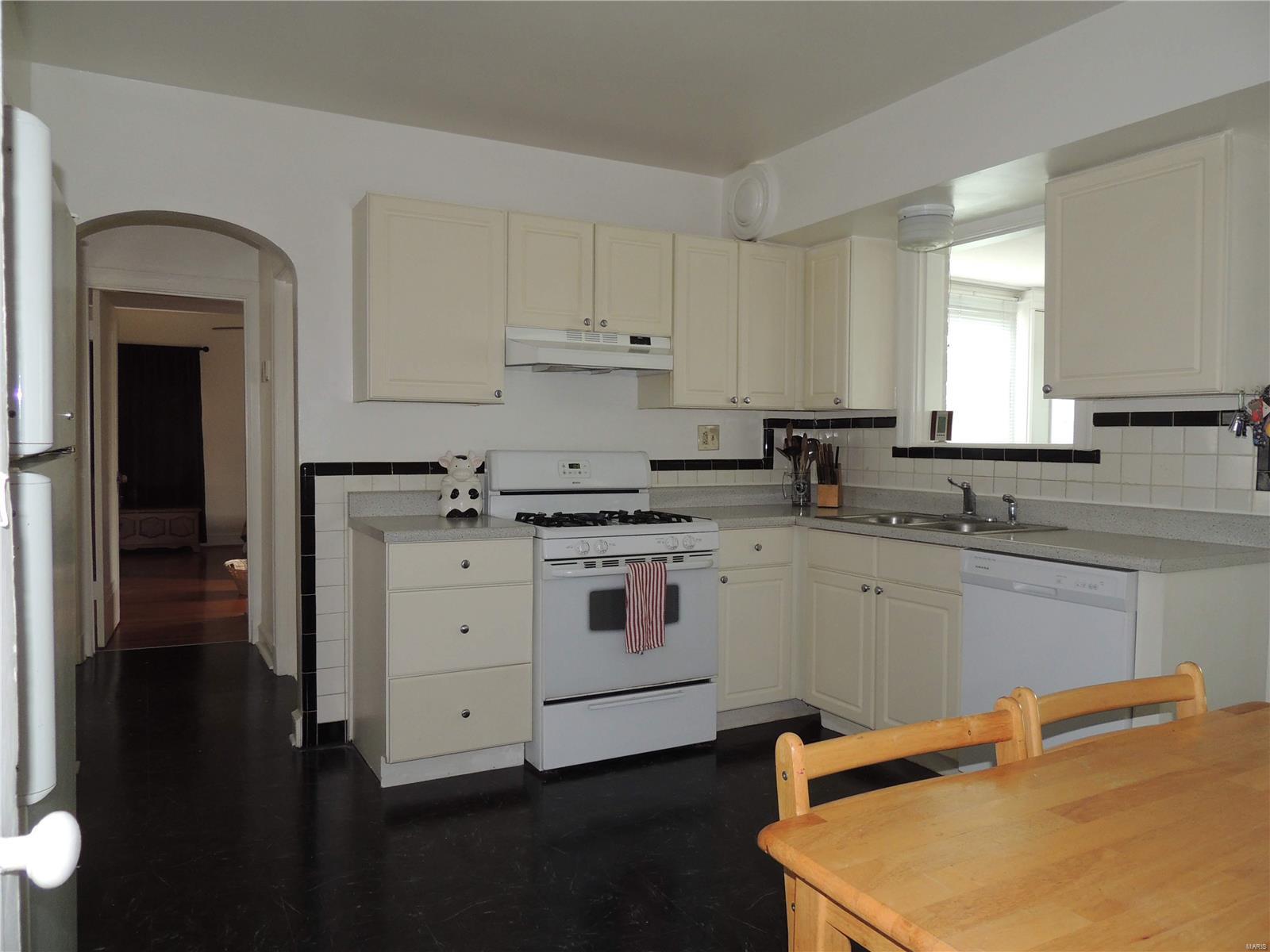 1057 Roth Avenue St. Louis, MO 63130 - Photo 7 of 15 Gallery Image 7