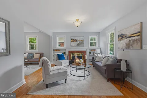 $1,095,000 | 625 South Quincy Street, Arlington, VA 22204