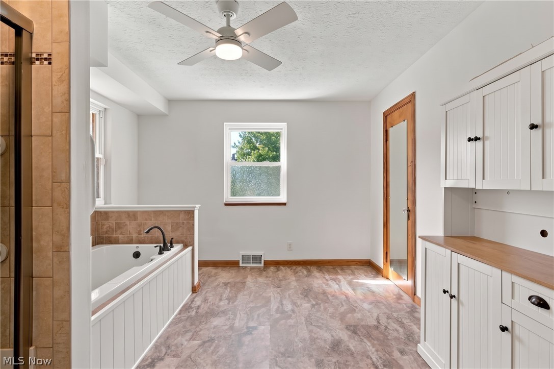 860 Meridian Street Akron, OH 44310 - Photo 11 of 28 Gallery Image 11