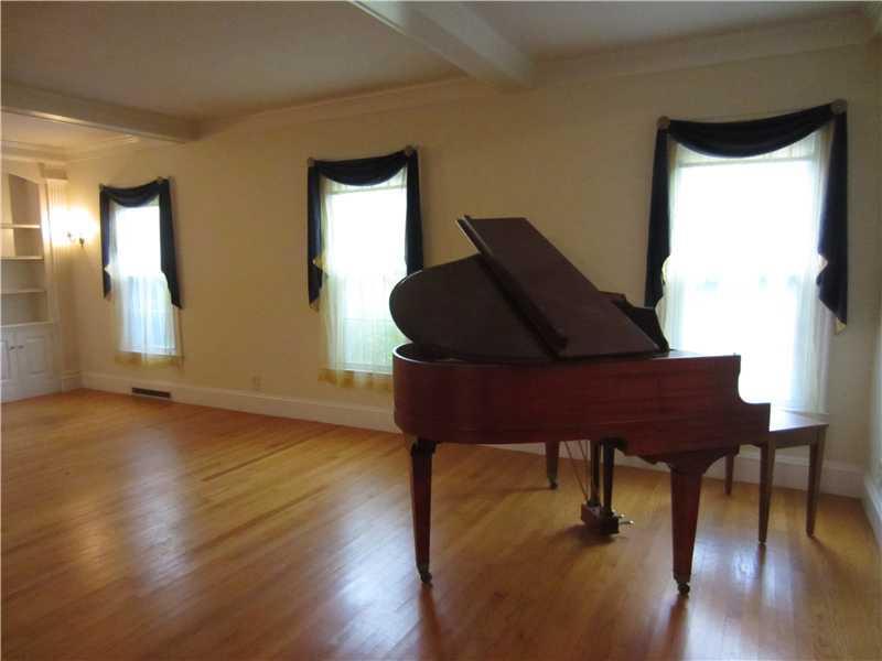 537 Ferry Road Saco, ME 04072 - Photo 11 of 30 Living Room.