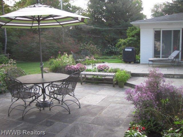 5445 Lane Lake Road Bloomfield Hills, MI 48302 - Photo 14 of 18 Patio.JPG