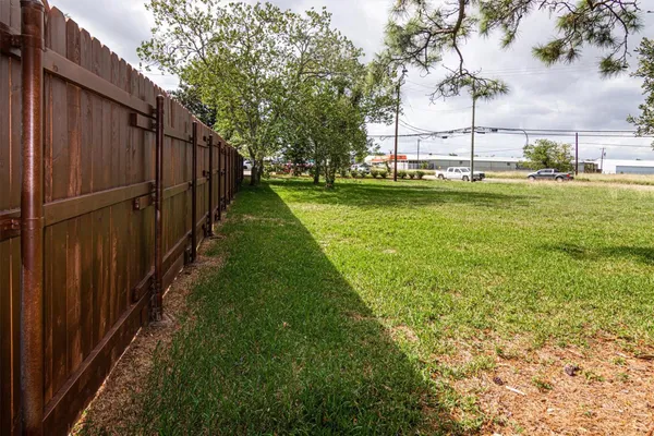 $145,000 | 520 Fm 517 Road West, Dickinson, TX 77539