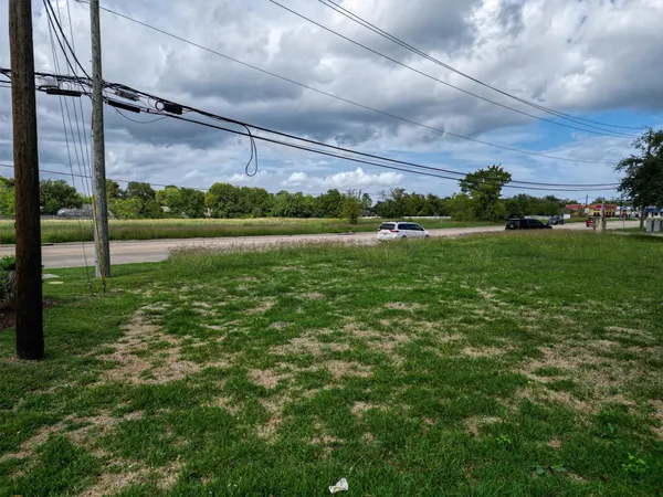 $145,000 | 520 Fm 517 Road West, Dickinson, TX 77539