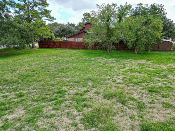 $145,000 | 520 Fm 517 Road West, Dickinson, TX 77539