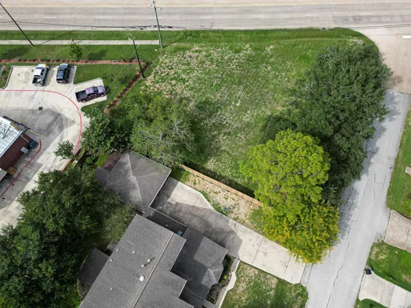 $145,000 | 520 Fm 517 Road West, Dickinson, TX 77539