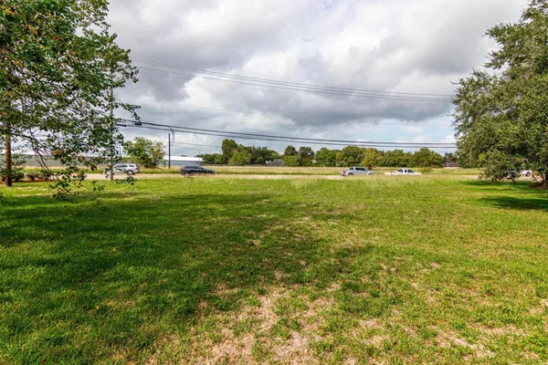 $145,000 | 520 Fm 517 Road West, Dickinson, TX 77539