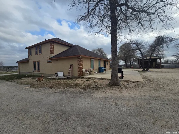a view of a house with a backyard