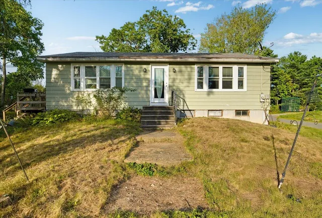 $329,900 | 185 Pleasant Street, Richmond, ME 04357