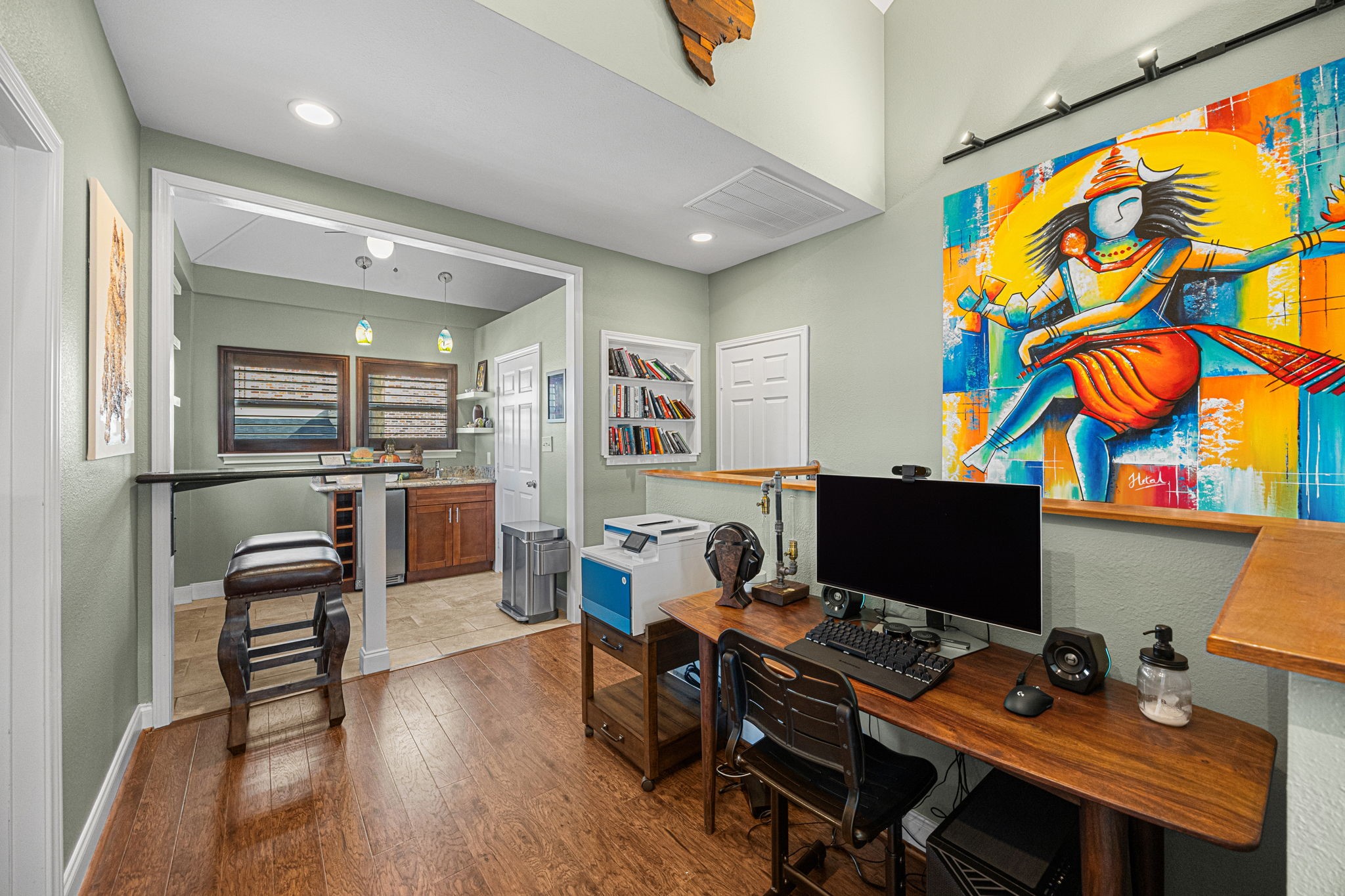 202 East 7th Street Houston, TX 77007 - Photo 13 of 27 Notice the soaring ceilings. Must see in person! Upstairs landing perfectly accommodates an office area.