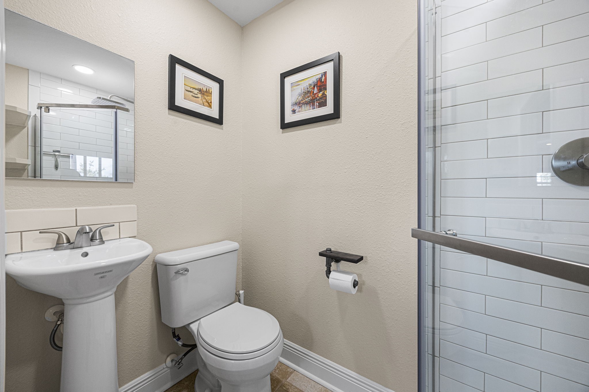 202 East 7th Street Houston, TX 77007 - Photo 15 of 27 Well-appointed secondary bath with pedestal sink, walk-in shower, and classic tile finishes.