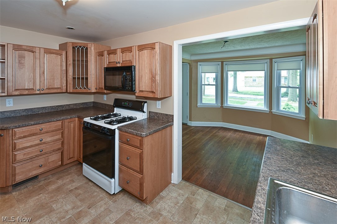 1651 Lyndhurst Road Lyndhurst, OH 44124 - Photo 12 of 34