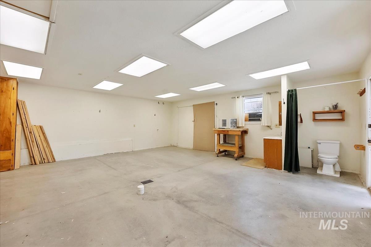 11875 West Hidden Valley Rim Road Boise, ID 83709 - Photo 30 of 36 View of garage