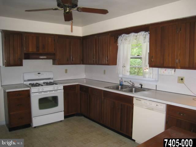 1850 Lilac Road York, PA 17408 - Photo 5 of 16