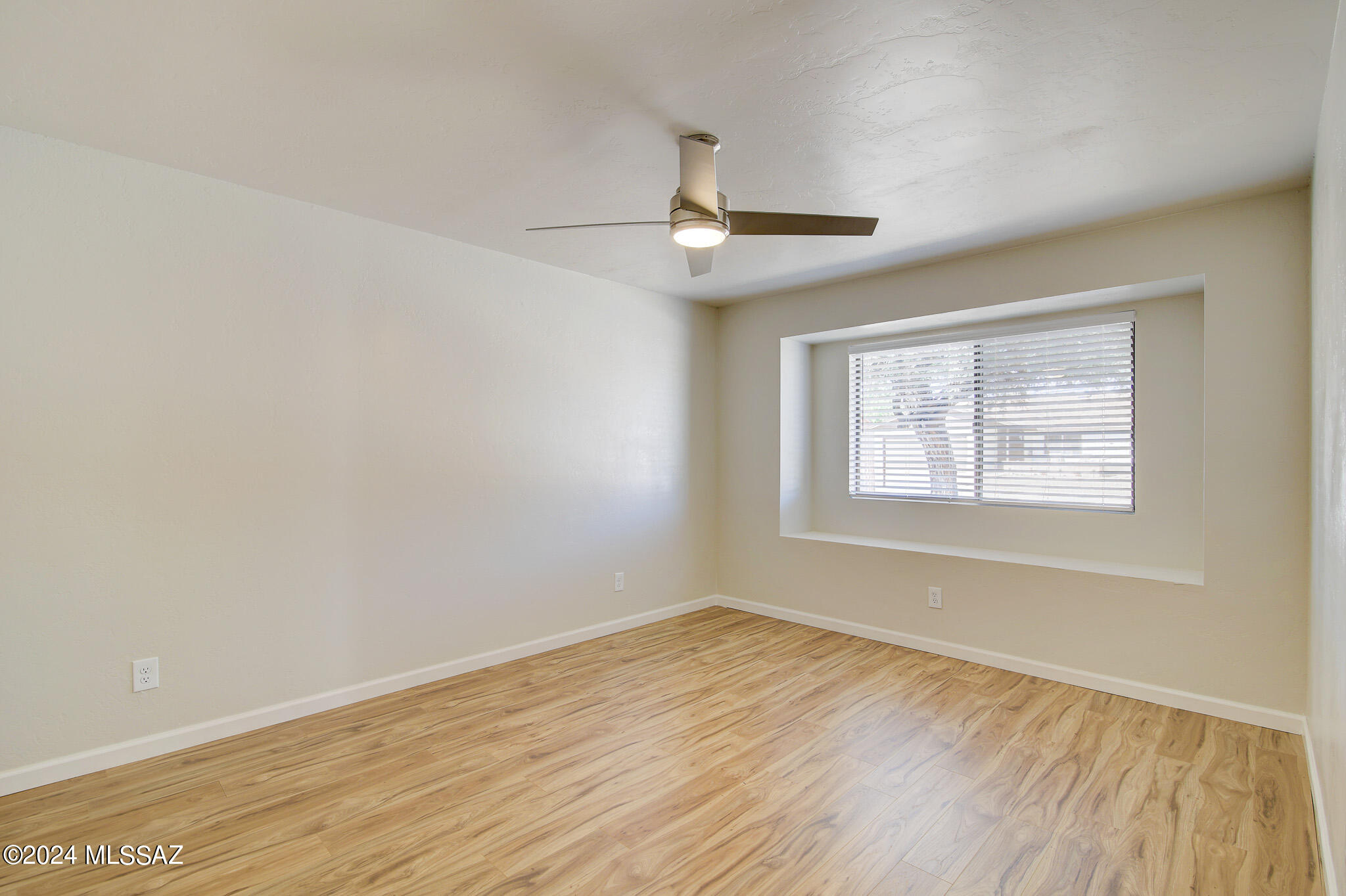 1295 South Gecko Road Tucson, AZ 85713 - Photo 10 of 18
