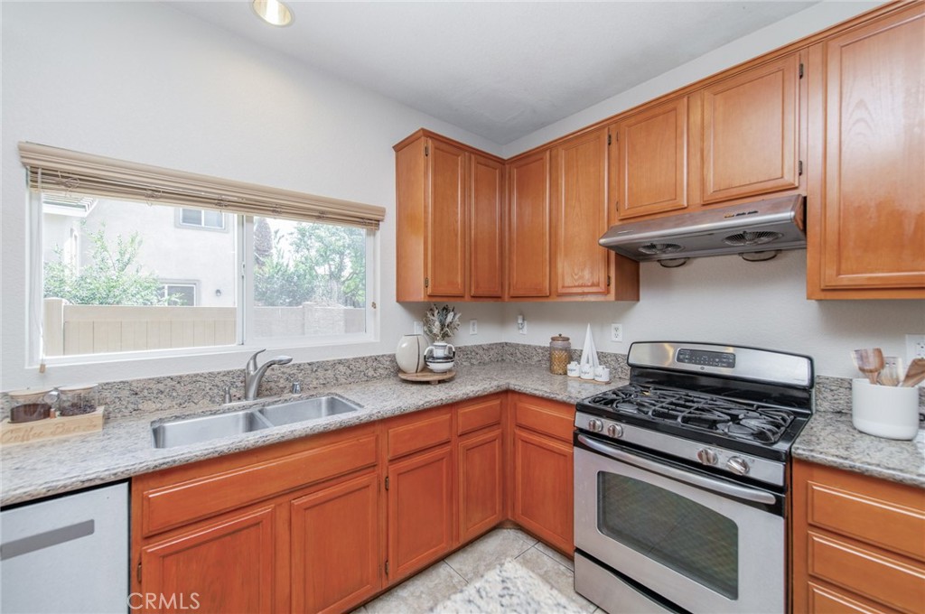 4947 Plumtree Court Riverside, CA 92504 - Photo 12 of 46 Gourmet kitchen with granite countertops