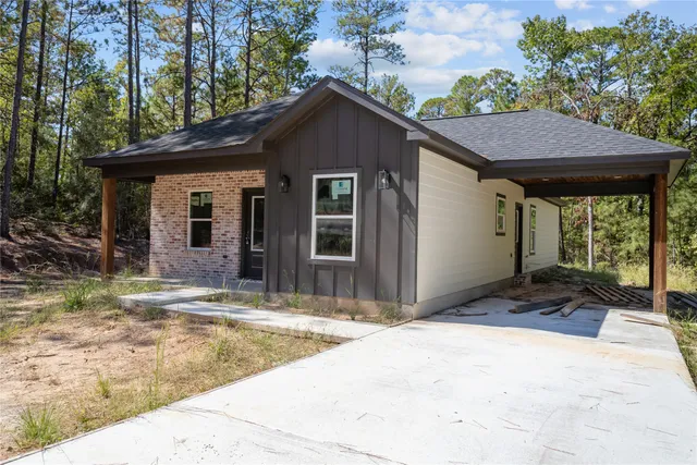 $284,900 | 185 Torrey Lane North, Brookeland, TX 75931