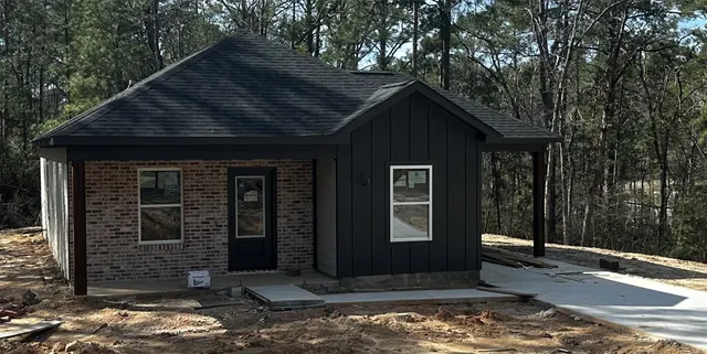 $284,900 | 185 Torrey Lane North, Brookeland, TX 75931