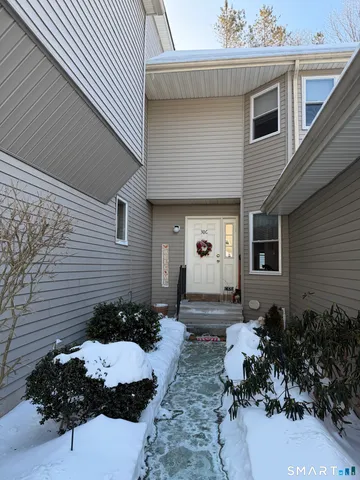 $2,200 | 30 Folkstone Road, Unit C, East Windsor, CT 06016