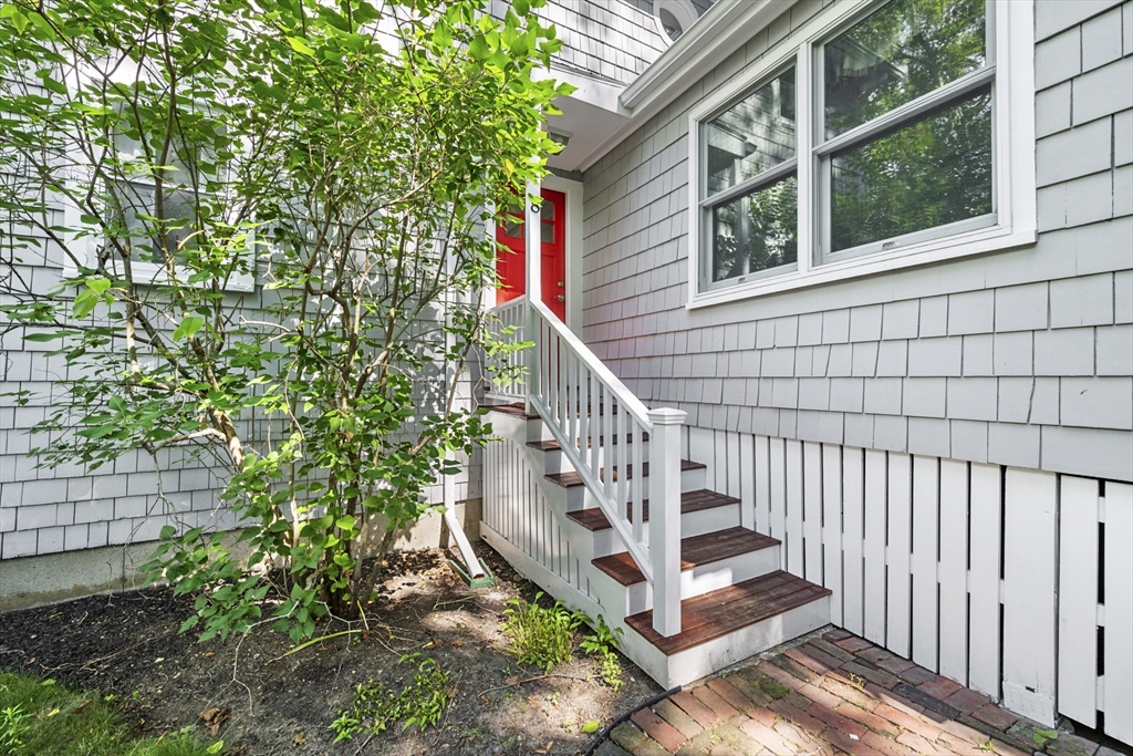8 Risley Road Marblehead, MA 01945 - Photo 2 of 34