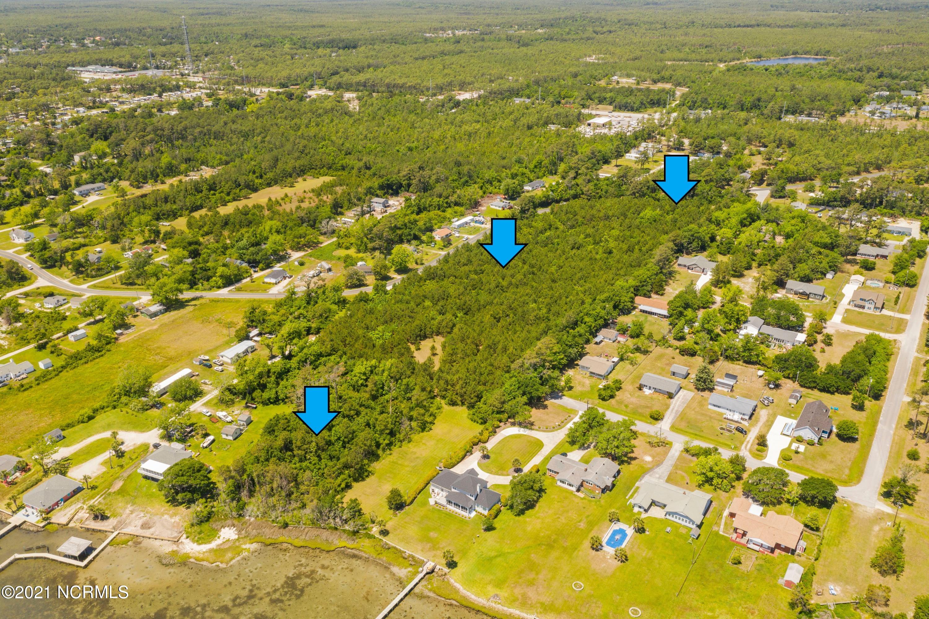 5 Broad Creek Loop Road Newport, NC 28570 - Photo 4 of 11 Tons Of Room To Roam
