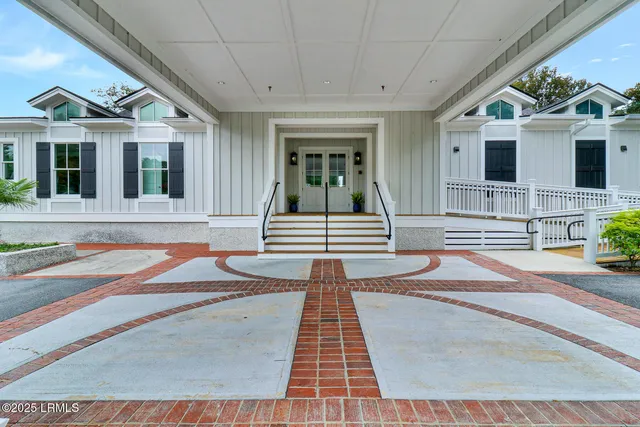 $979,000 | 190 Whiteoaks Circle, Bluffton, SC 29910