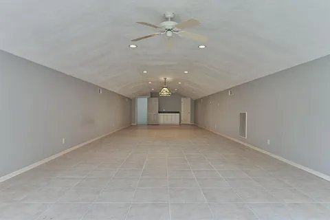 $1,050,000 | 11062 North Hidden Oaks, Conroe, TX 77384