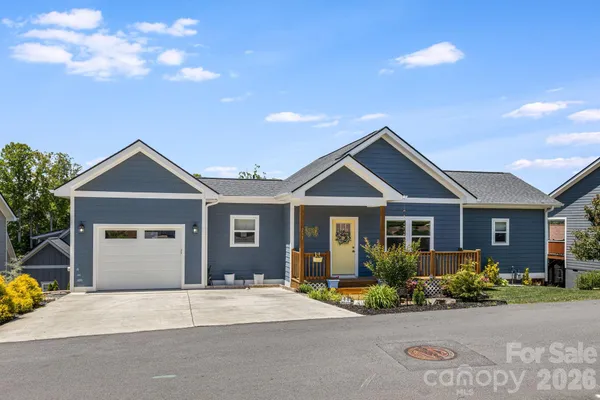 $469,900 | 215 Oak Meadow Lane, Asheville, NC 28804
