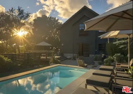 $3,200,000 | 21165 Entrada Road, Topanga, CA 90290