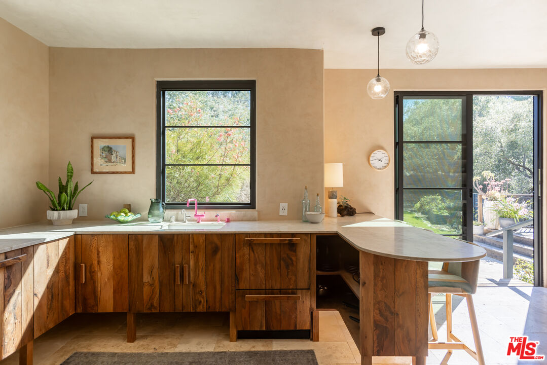 21165 Entrada Road Topanga, CA 90290 - Photo 12 of 64