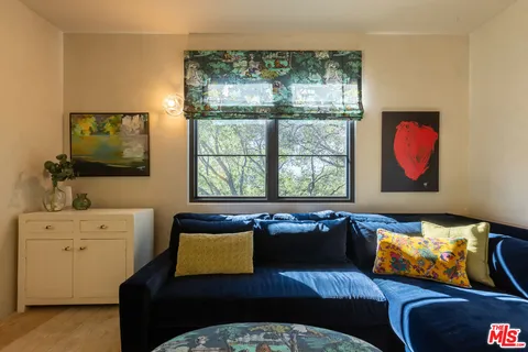 $3,200,000 | 21165 Entrada Road, Topanga, CA 90290