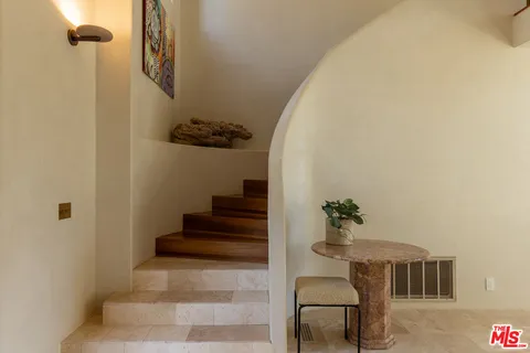 $3,200,000 | 21165 Entrada Road, Topanga, CA 90290