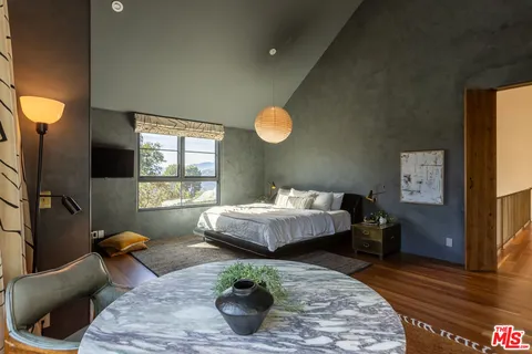 $3,200,000 | 21165 Entrada Road, Topanga, CA 90290