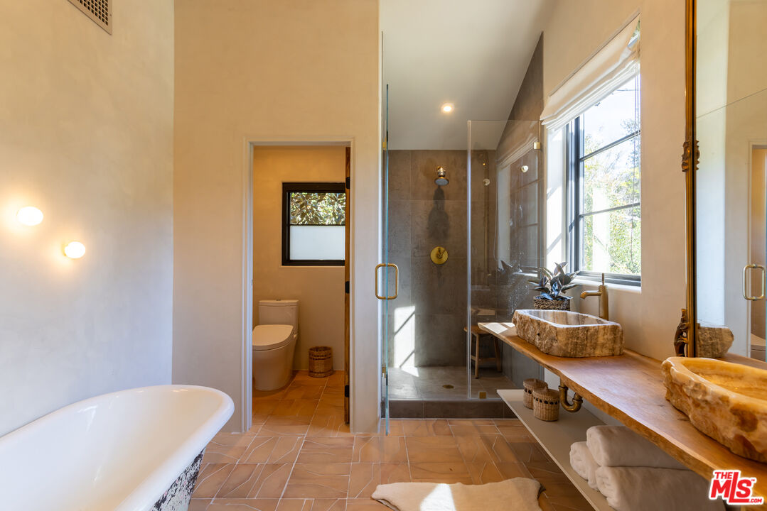 21165 Entrada Road Topanga, CA 90290 - Photo 30 of 64