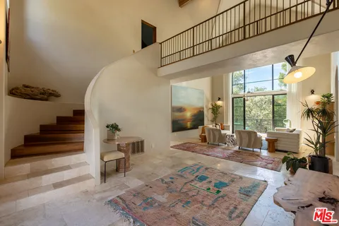$3,200,000 | 21165 Entrada Road, Topanga, CA 90290
