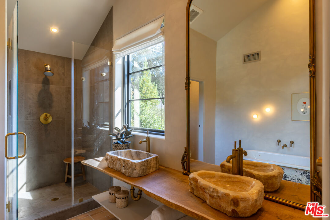 21165 Entrada Road Topanga, CA 90290 - Photo 31 of 64