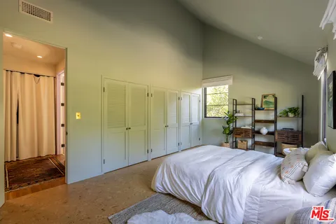 $3,200,000 | 21165 Entrada Road, Topanga, CA 90290