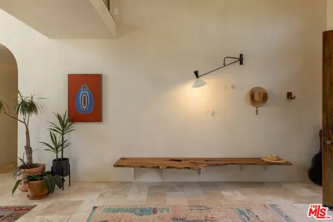 $3,200,000 | 21165 Entrada Road, Topanga, CA 90290